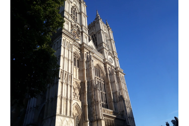 Westminster Abbey: Britain's Royal Shrine